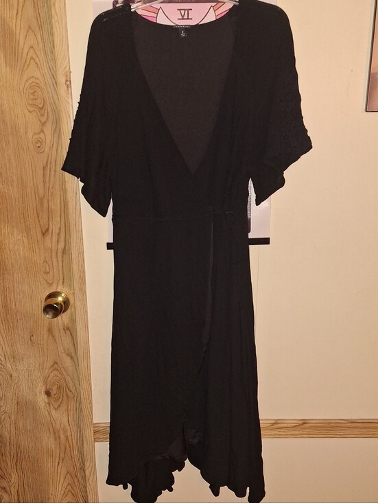 torrid Dresses & Skirts - Torrid Black Wrap Dress Size 2